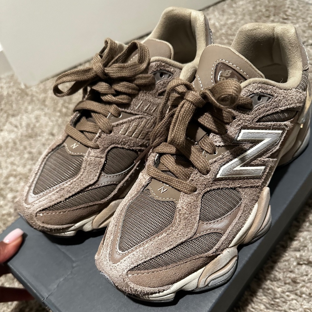 New Balance 9060 Mushroom